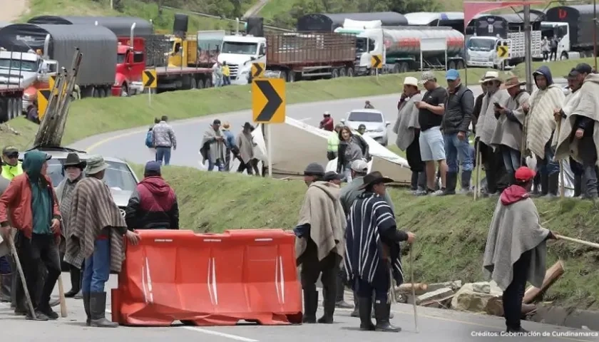 Los que siguen en la protesta son los campesinos que tienen cultivos en zonas de páramos quienes piden fexilibilidad del Gobierno.