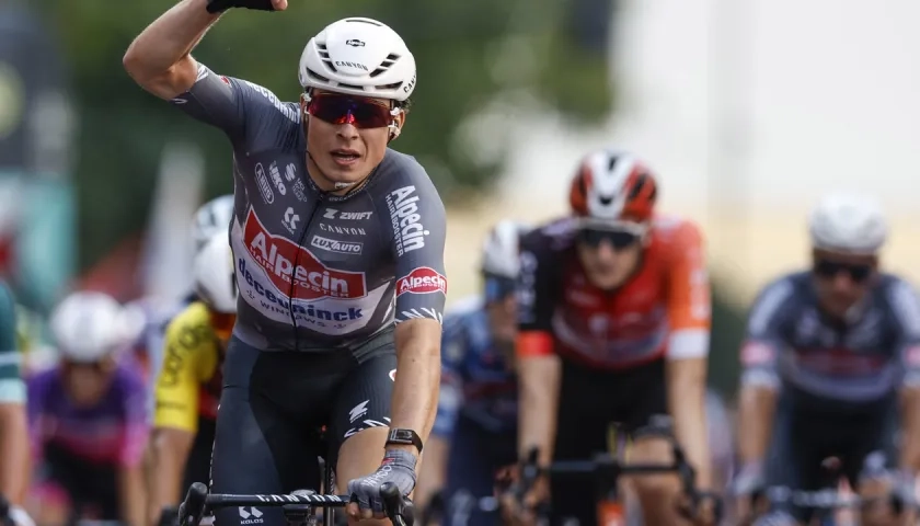 Jasper Philipsen celebra tras ganar la octava etapa de la Vuelta a España. 