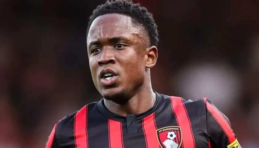 Luis Sinisterra jugando con el Bournemouth.