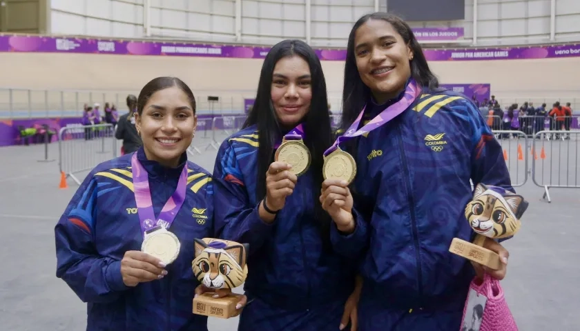 Stefany Cuadrado, Marianis Salazar y Nathalia Martínez, ganadoras en femenino. 