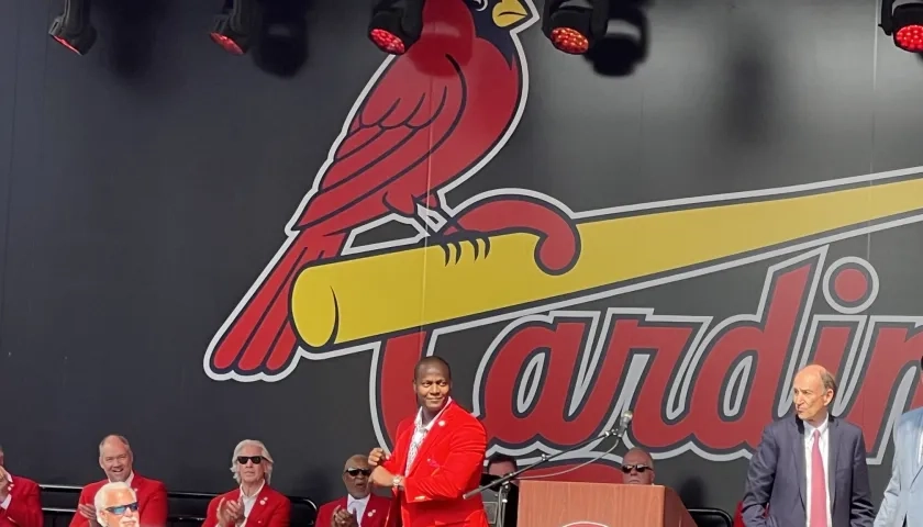 Édgar Rentería, exaltado al Salón de la Fama de los Cardenales.