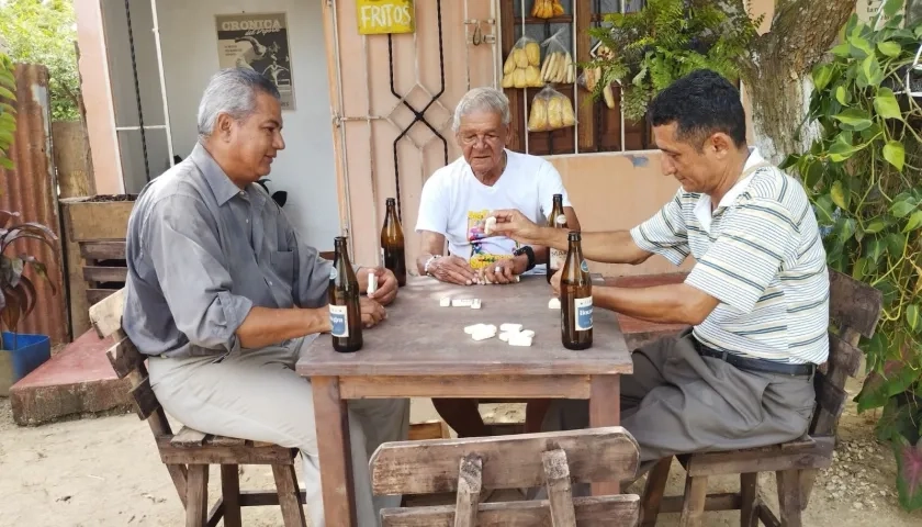 La grabaciones duran 12 horas. 