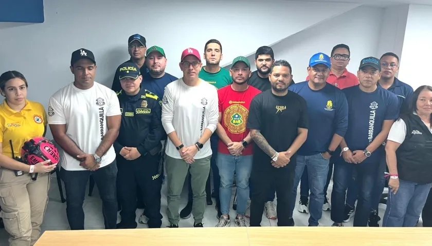 Funcionarios que integran el Puesto de Mando Unificado.