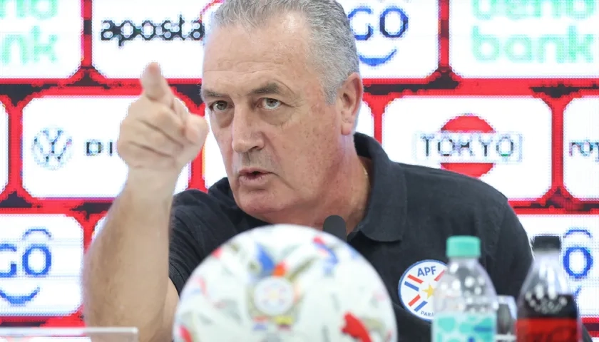Gustavo Alfaro, técnico de Paraguay.