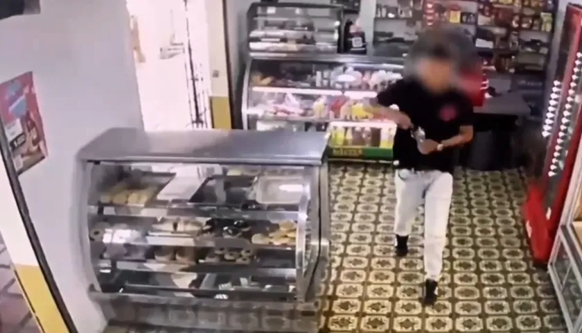 Momento de uno de los ataques a tiendas en Barranquilla. 