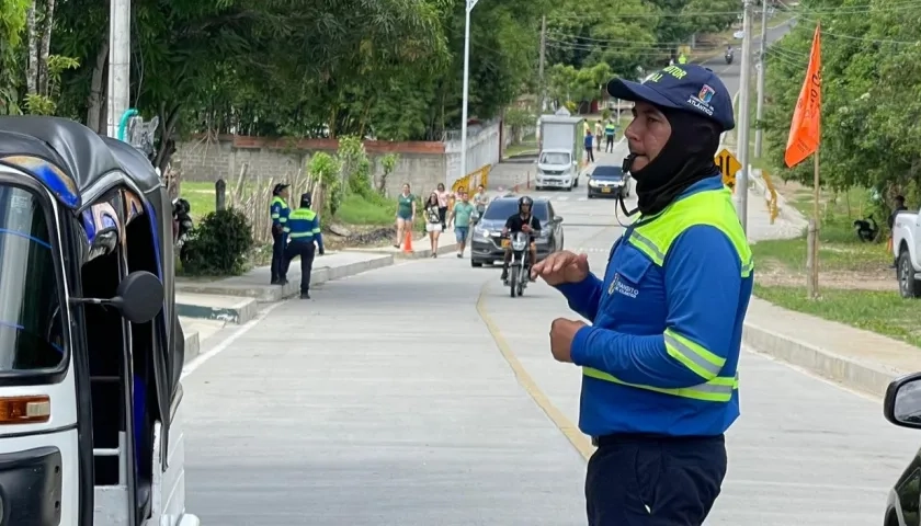 Prohíben parrillero en motos y circulación de menores en la noche en Baranoa
