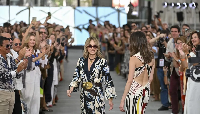 La diseñadora barranquillera Silvia Tcherassi tras presentar su colección en la semana de la Moda de Madrid.