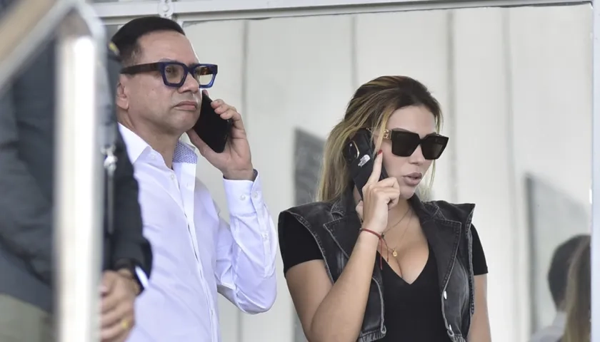 El abogado Alait Freja y Daysuris Vásquez.