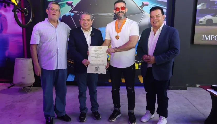 Entrega de la Orden del Congreso a Ramiro Sucre Ramos.