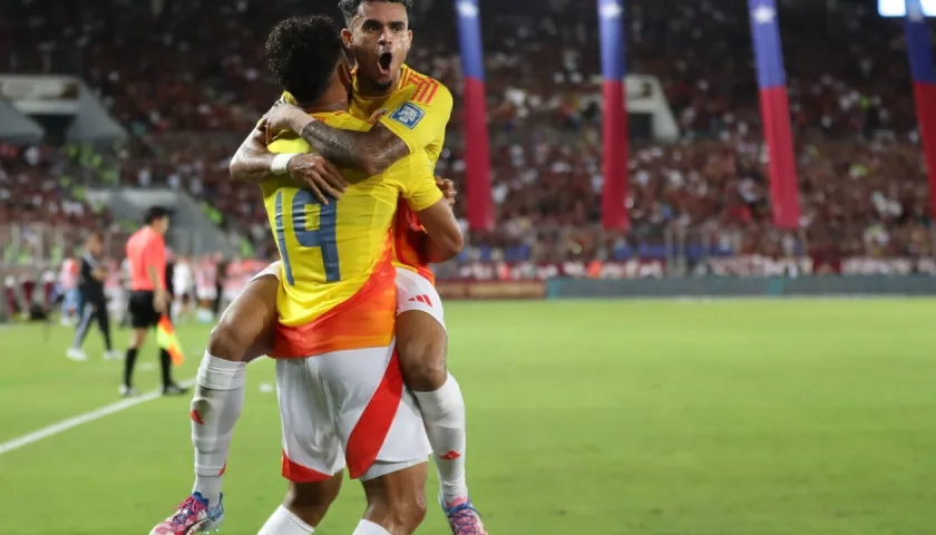 Luis Suárez y Luis Díaz celebrando uno de los goles.