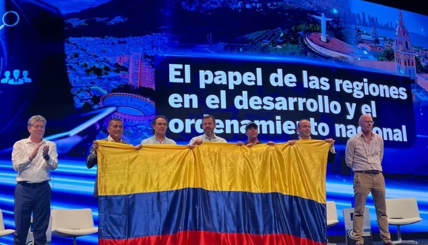 Buce Mac Master junto a alcaldes. 