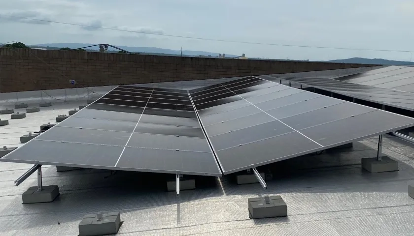 Se instalarán 2 mil paneles solares. 