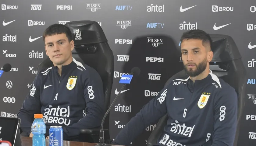 Los jugadores uruguayos Facundo Pellistri y Rodrigo Bentancur.
