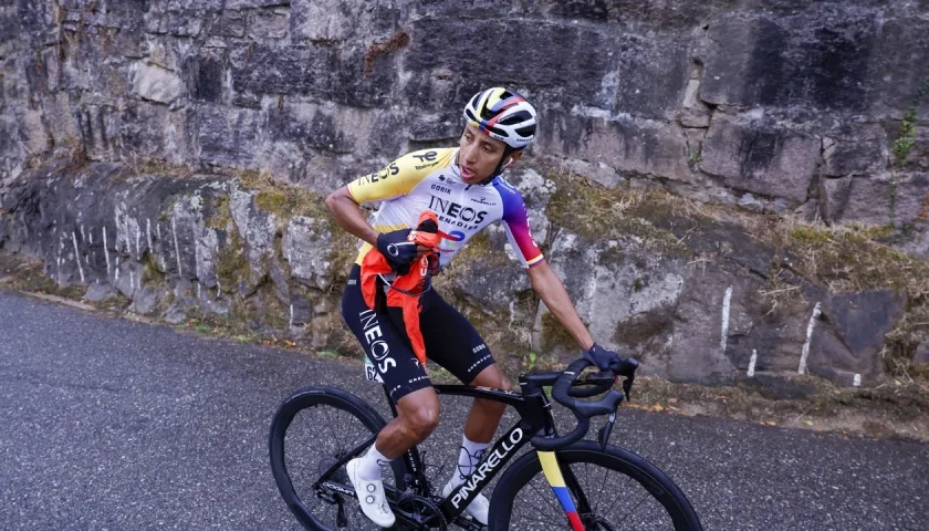 El colombiano Egan Bernal poco antes de la salida de la etapa 17 de la Vuelta a España.