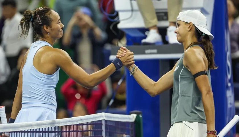 Zheng Qinwen y Emiliana Arango.