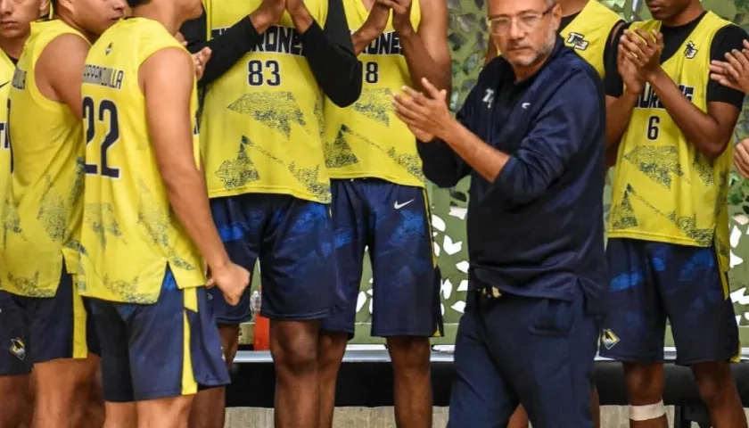 Tiburones de Barranquilla tras conseguir la victoria en la final. 