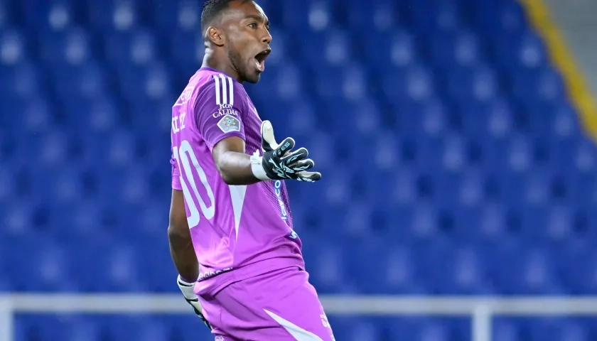 Jefersson Martínez reemplazará al expulsado Mauro Silveira.