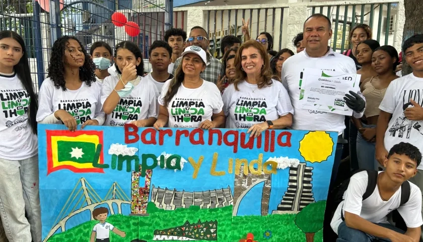 Grupo de participantes en la primera edición de ‘Barranquilla Limpia y Linda: Reto IED’.