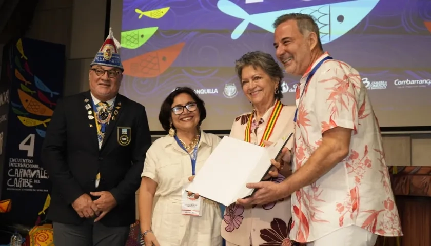 Reconocimiento a Carla Celia.