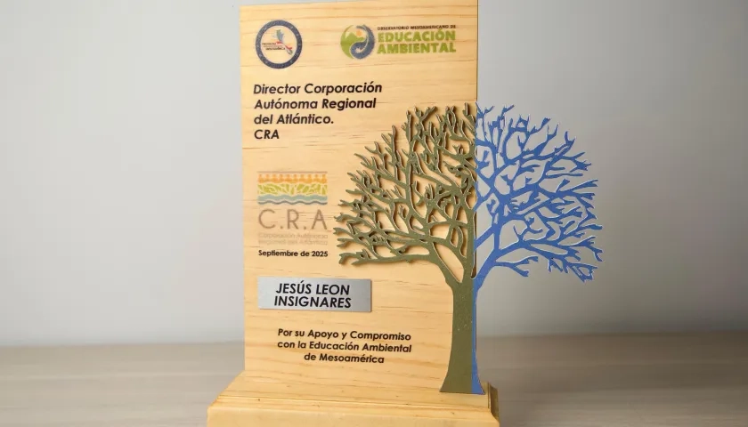 Reconocimiento entregado a la CRA. 