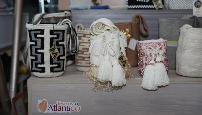 Las artesanías hacen parte de la feria.