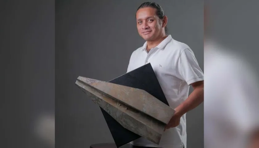 Hanie De la Hoz, escultor.