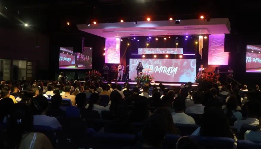 La artista en el lanzamiento en la Iglesia Boston Central.