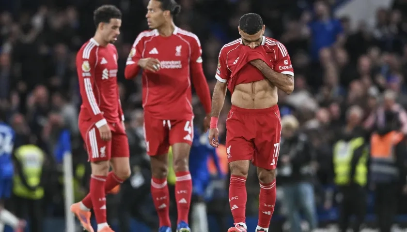 Lamento de los jugadores del Liverpool en Stamford Bridge.