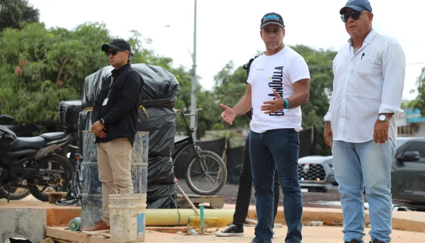 El Alcalde Alex Char durante la inspección.