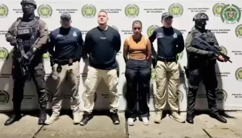 Los dos capturados por la Policía. 