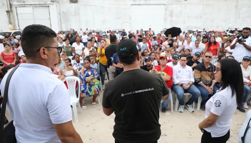 Alcalde Alejandro Char en el acto de primera piedra para el barrio Villanueva.