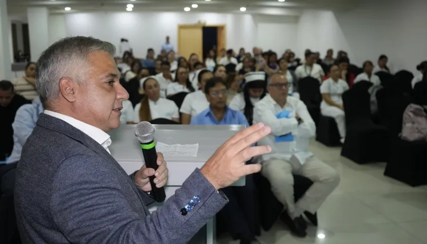 Primer simposio de gestión clínica y seguridad del paciente: innovación y excelencia en la atención. 