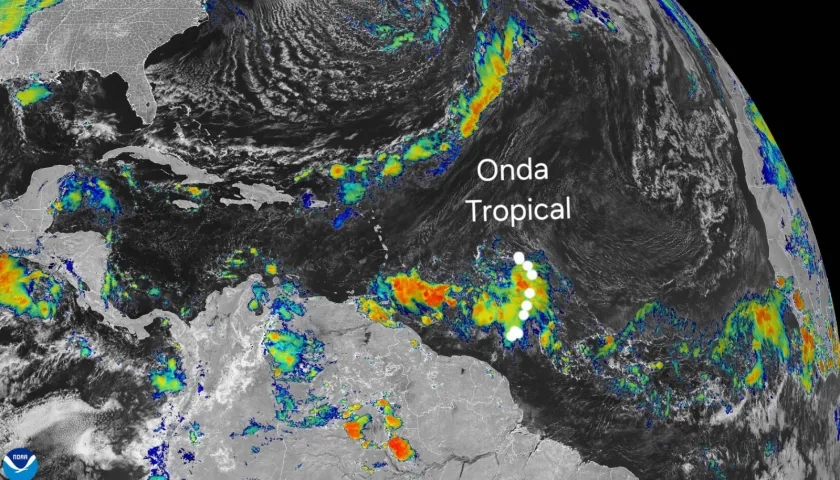 Onda tropical según imagen satelital.