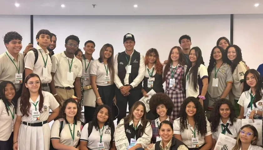 El Personero Miguel Alzate con líderes estudiantiles de colegios de Barranquilla. 