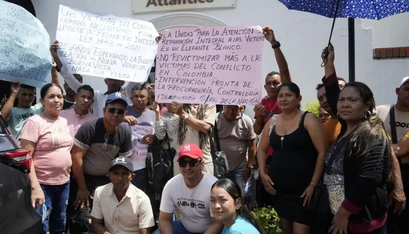Protesta de desplazados y víctimas de Nueva Venecia, en Barranquilla.