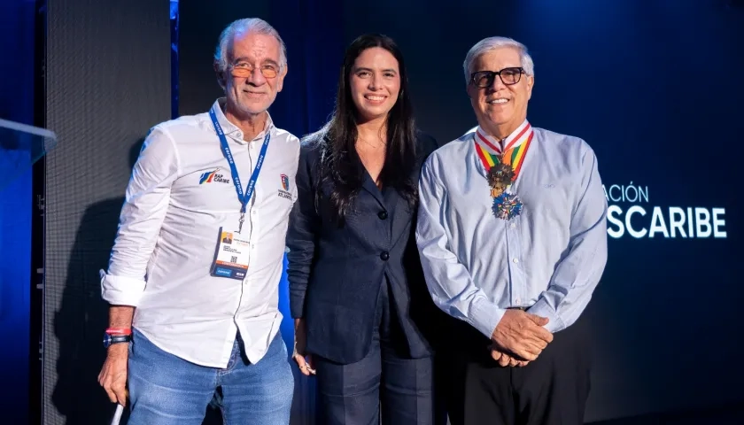 Gobernador Eduardo Verano; Diana Santiago, directora Fundación GasCaribe; y Ramón Dávila, gerente de Gases del Caribe.