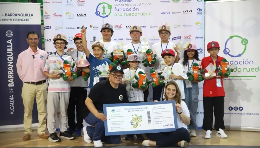 Grupo de campeones del Torneo de Ajedrez del Caribe. 