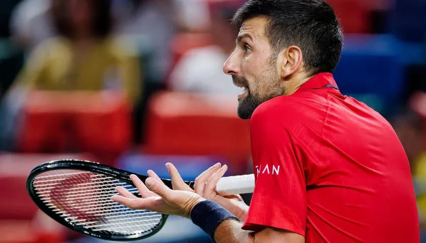 Novak Djokovic durante el juego semifinal.