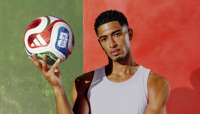 El inglés Jude Bellingham exhibe el Trionda.