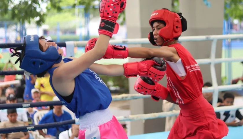 Uno de los combates efectuados en la jornada final en el parque de Las Nieves.