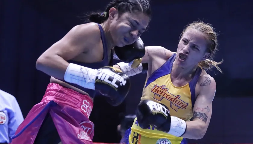 La argentina Gabriela Alaniz conecta a la colombiana Laura Wollemann.