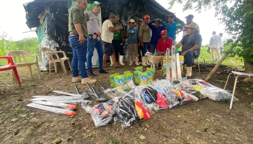 Jornada en que fueron entregadas las herramientas a campesinos.