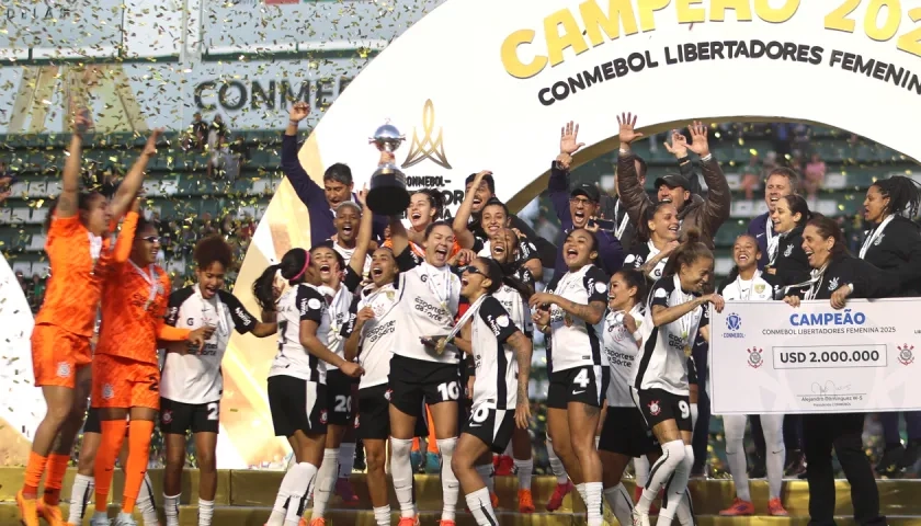 Jugadoras del Corinthians tras coronarse campeonas de la Copa Libertadores femenina. 