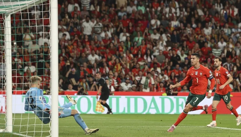 Cristiano Ronaldo marca su segundo gol ante Hungría. 