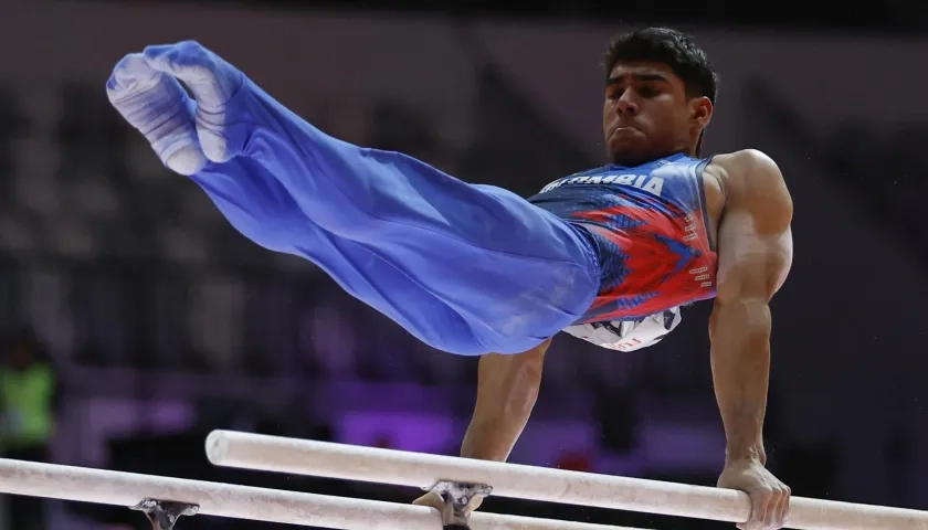 Ángel Barajas durante el Mundial de barras paralelas en Yakarta, Indonesia.