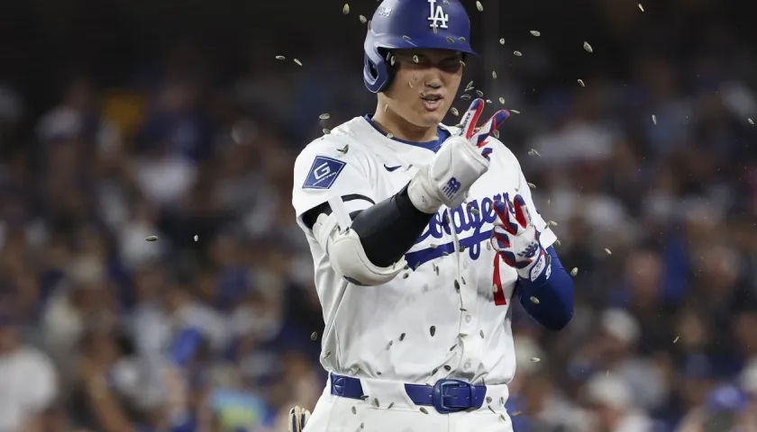 Shohei Ohtani pegó dos jonrones y remolcó tres carreras para los Dodgers. 