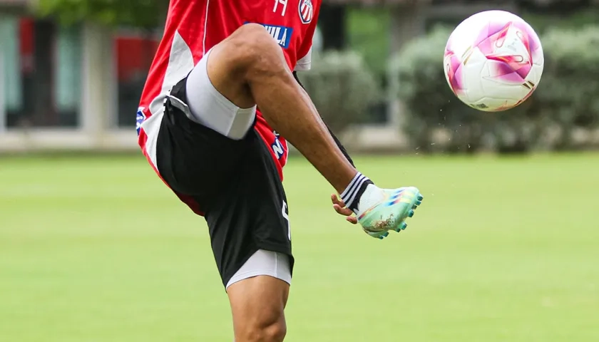 José Enamorado cumplirá su fecha de suspensión ante Alianza. 