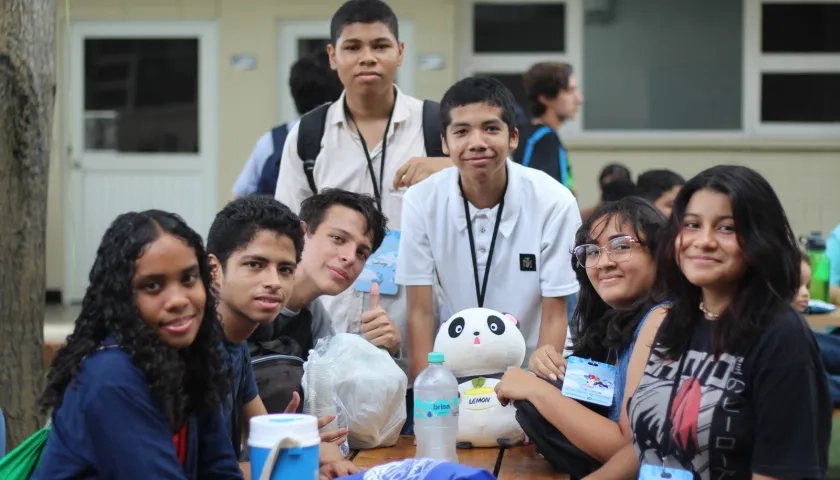 Durante 24 horas los jóvenes construyeron el proyecto. 