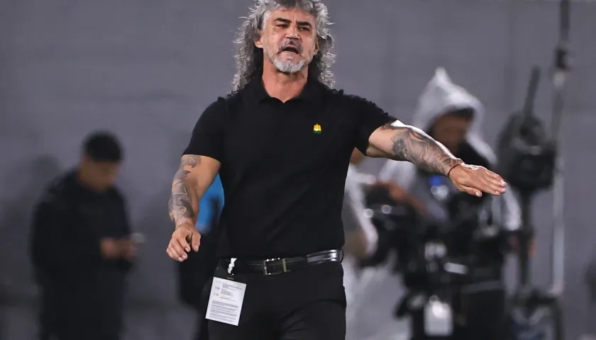 Leonel Álvarez, director técnico del Atlético Bucaramanga. 