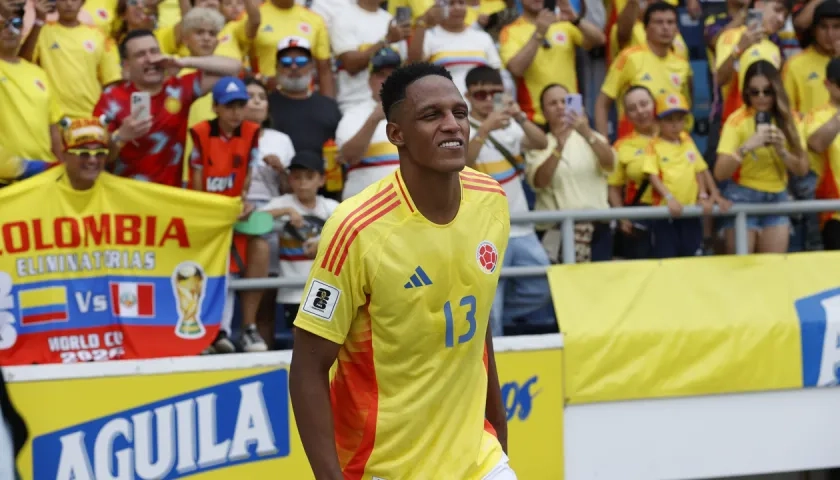 Yerry Mina se lesionó el fin de semana con su club Cagliari. 